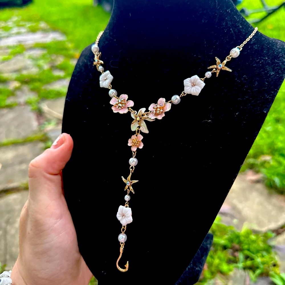 NWOT Betsey Johnson  Starfish Flower Hook Necklace